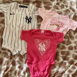 Brand new baby Yankees clothes